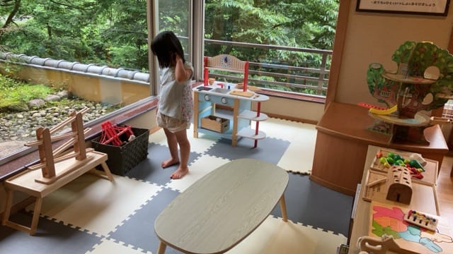 蓬平温泉和泉屋のキッズコーナーは木のおもちゃがたくさん