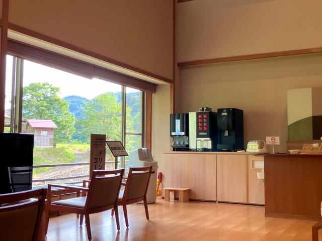 蓬平温泉和泉屋の1Fコーヒーラウンジのドリンクコーナー