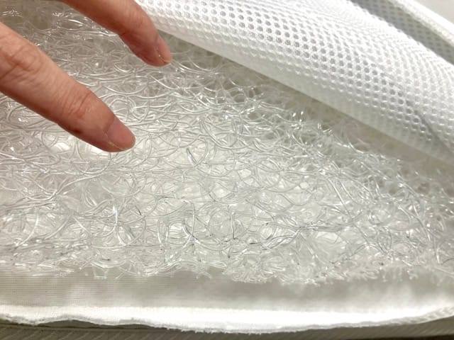 エアウィーヴの中材のエアファイバー