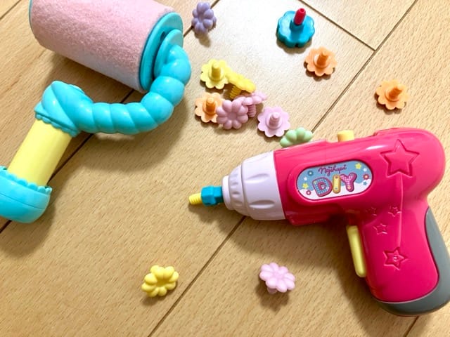 ねじハピのドライバーとローラー