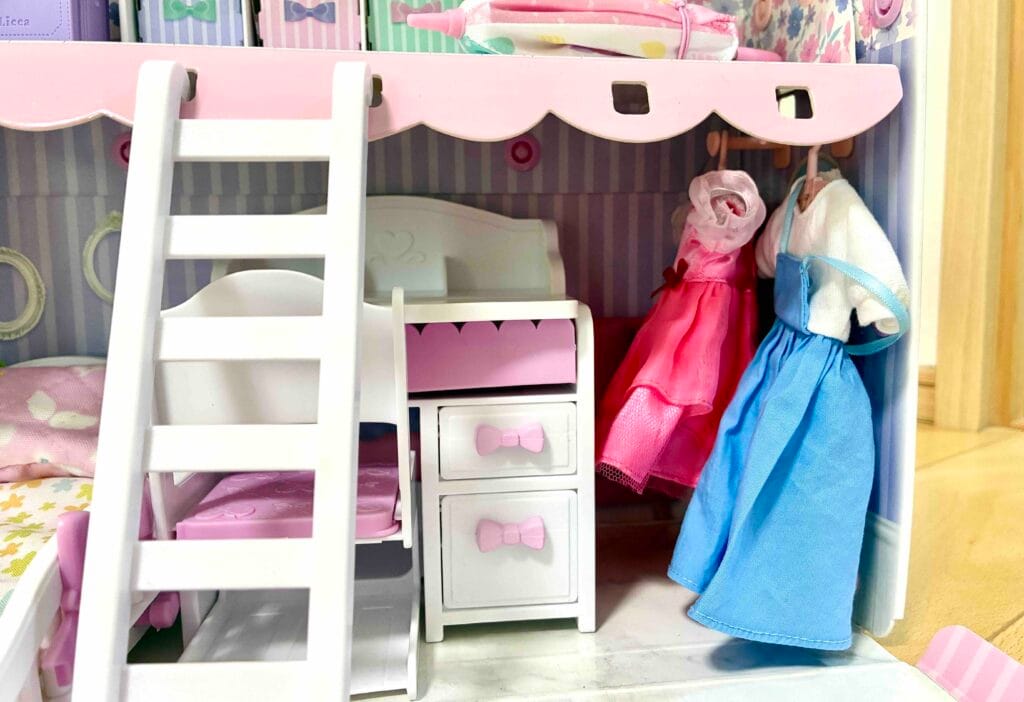 ゆめみるリカちゃんのおへやに付いてくるハンガーは2本だけ